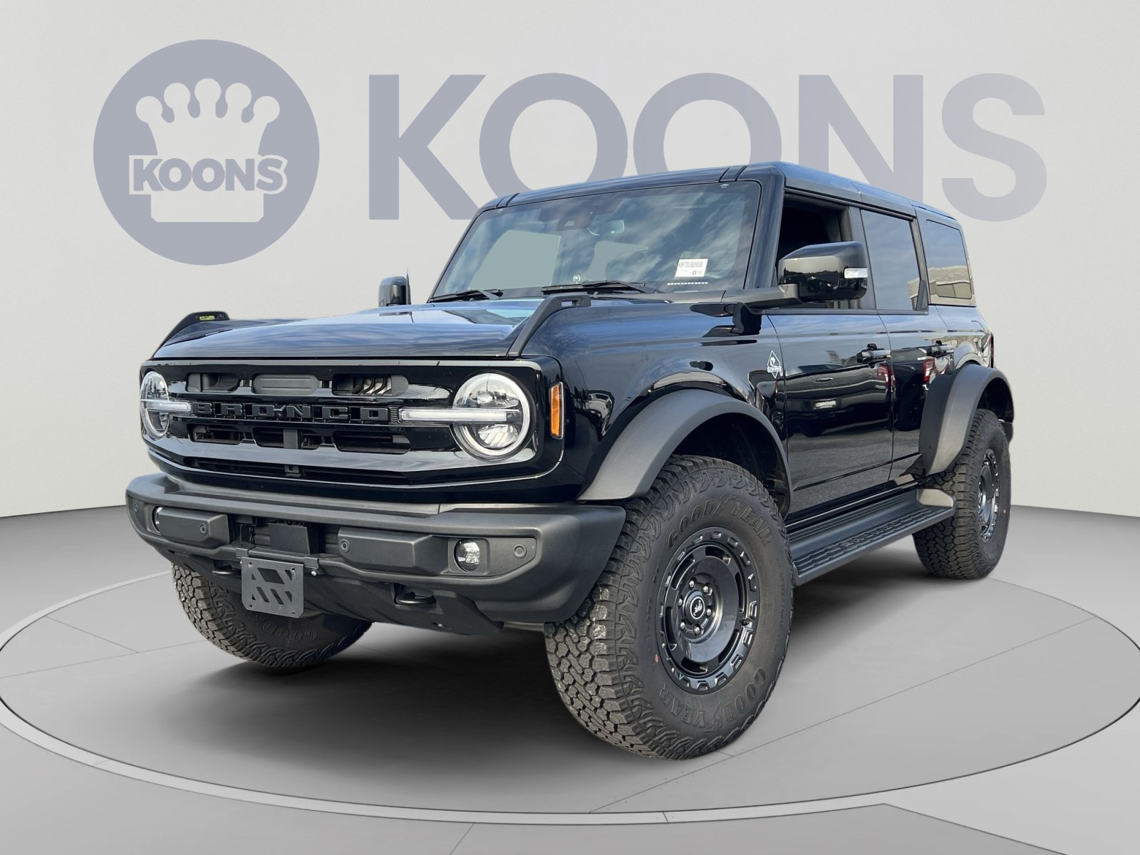 Certified 2025 Ford Bronco Outer Banks w/ Sasquatch Package AWD/4WD image 1