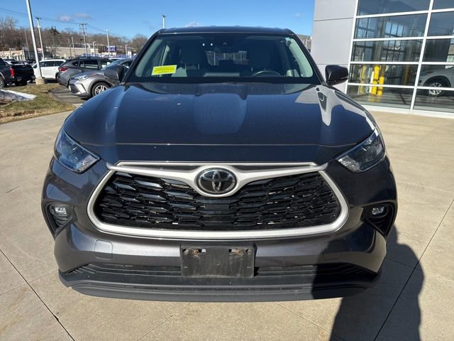 Used 2022 Toyota Highlander LE image 2