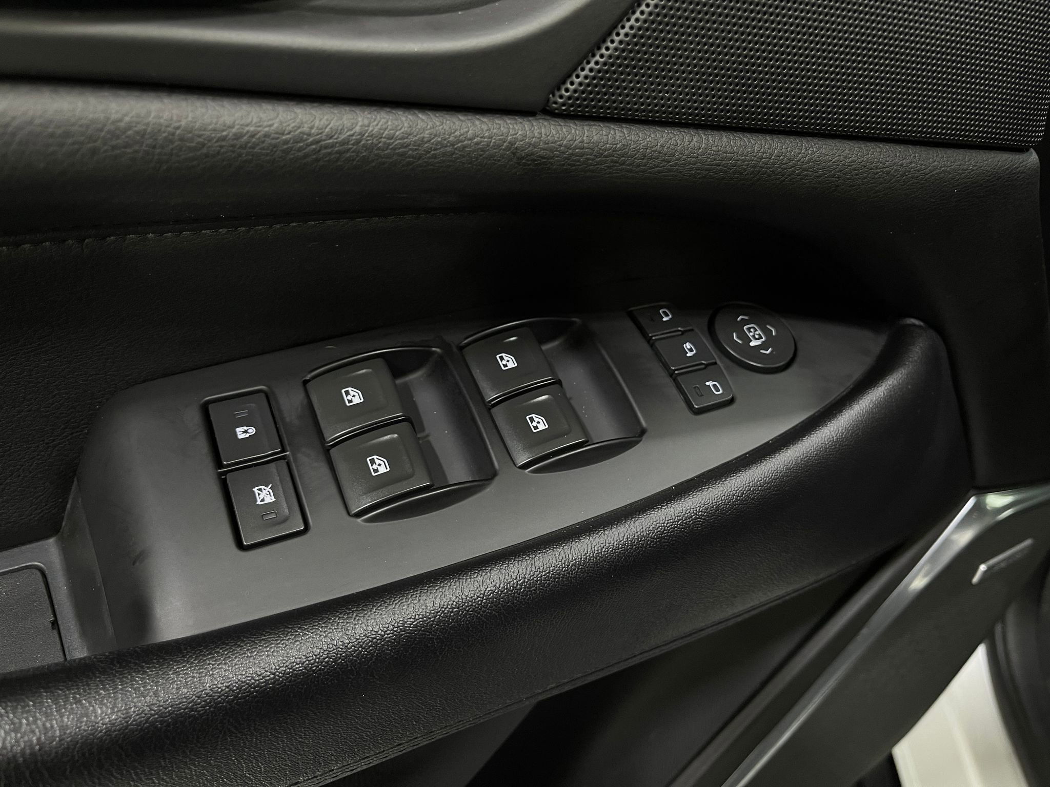 Used 2018 Cadillac Escalade Luxury w/ LPO, Radiant Package image 22