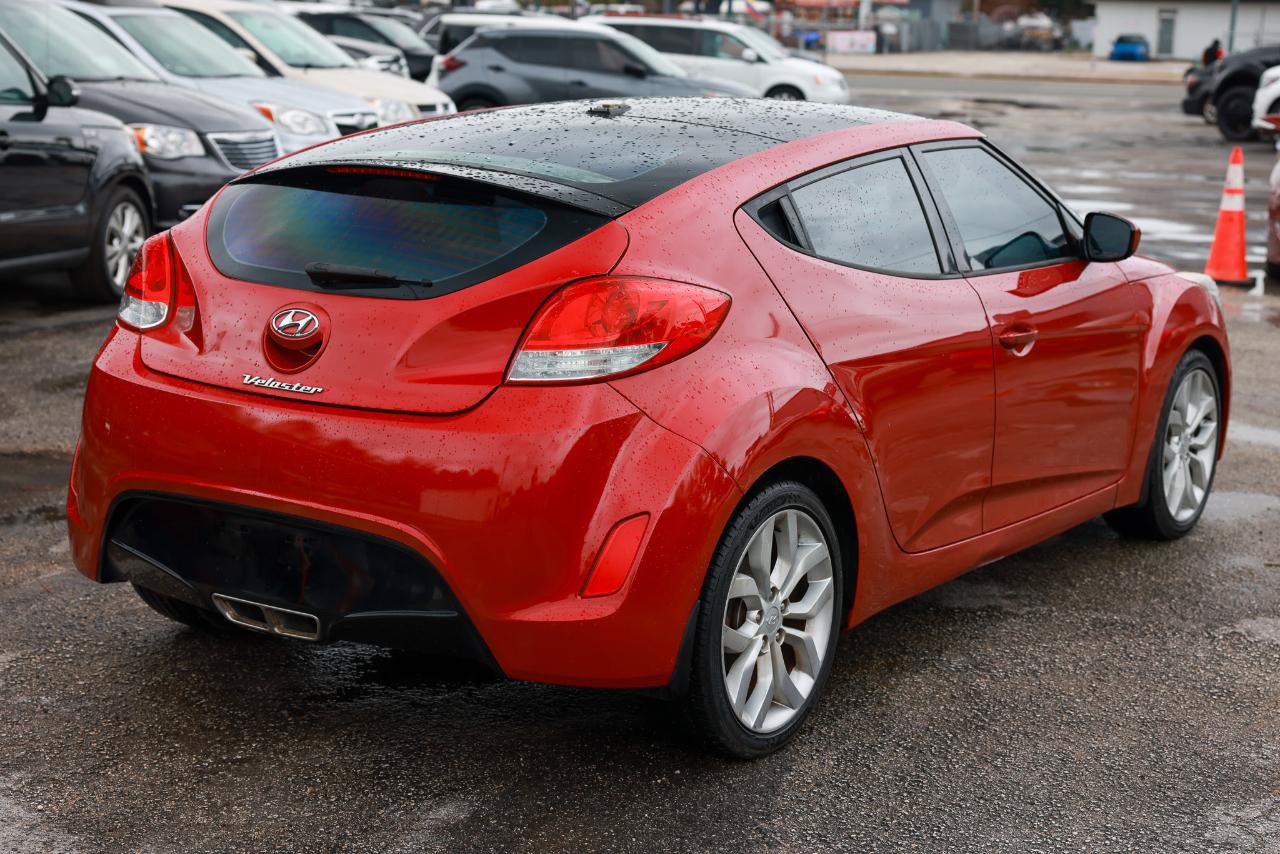 Used 2013 Hyundai Veloster w/ Style Pkg FWD image 11