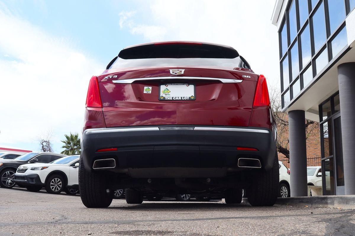 Used 2017 Cadillac XT5 Luxury w/ Driver Awareness Package FWD image 12