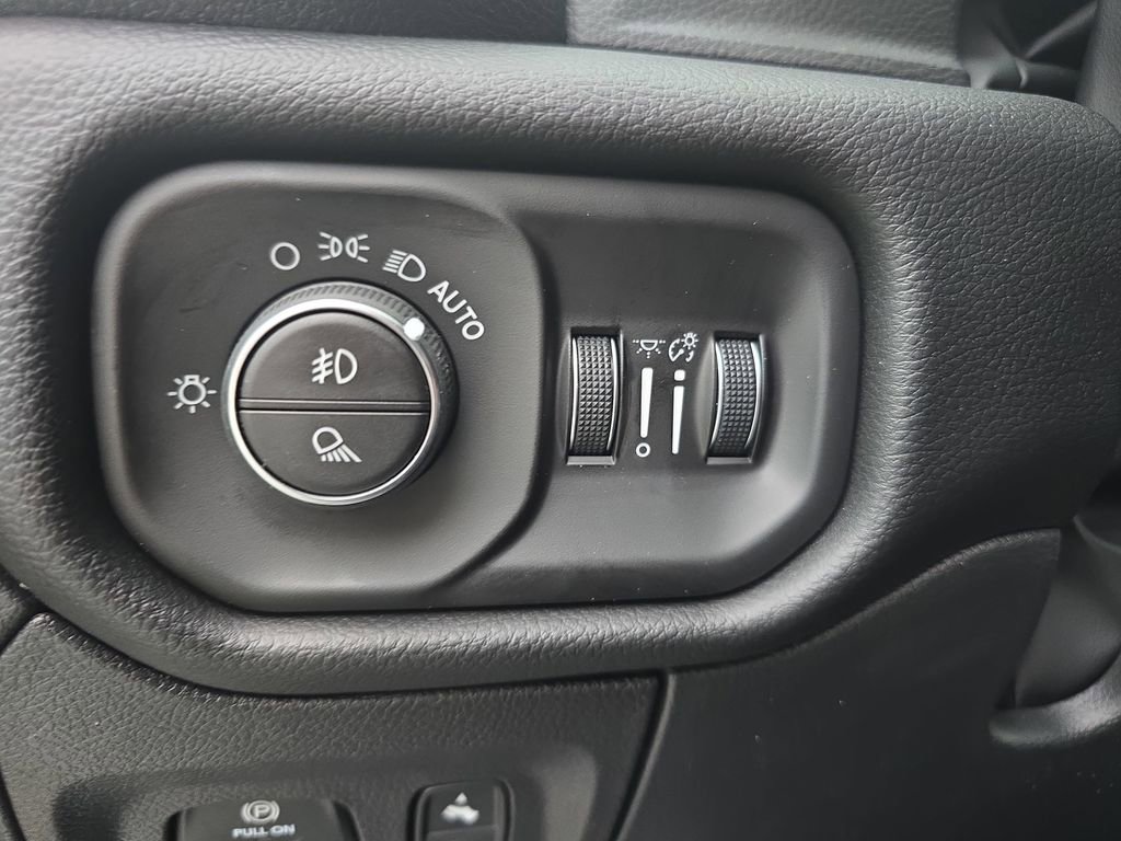 New 2026 RAM 1500 4x4 Crew Cab image 26