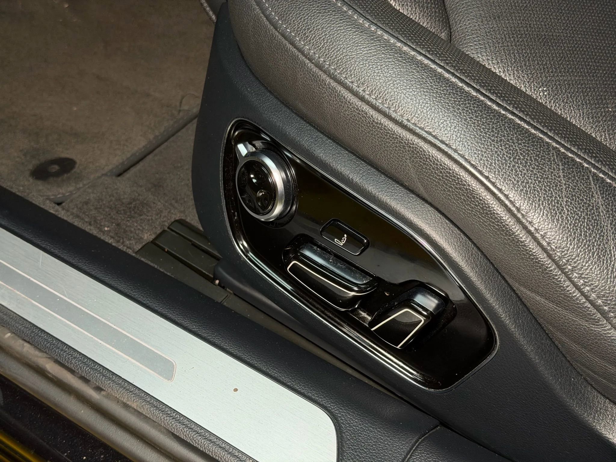 Used 2012 Audi A8 L 4.2 image 37