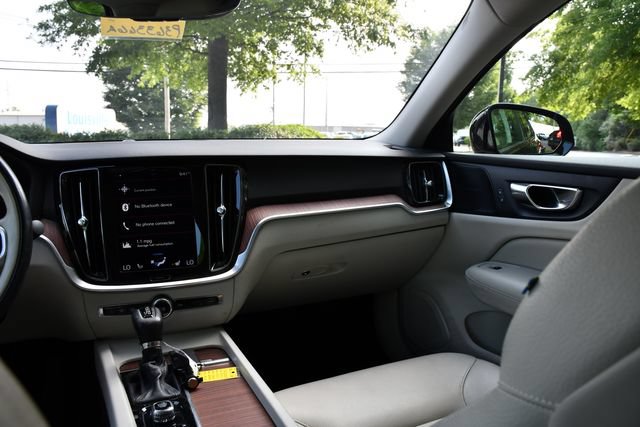 Used 2019 Volvo S60 T5 Momentum w/ Multimedia Package FWD image 18