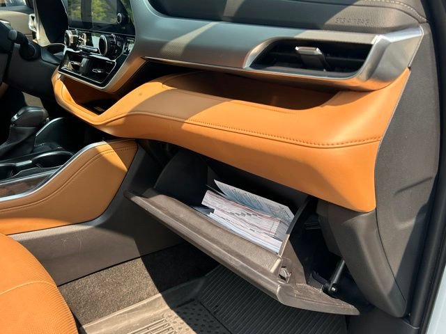 Certified 2025 Toyota Highlander Platinum AWD/4WD image 46