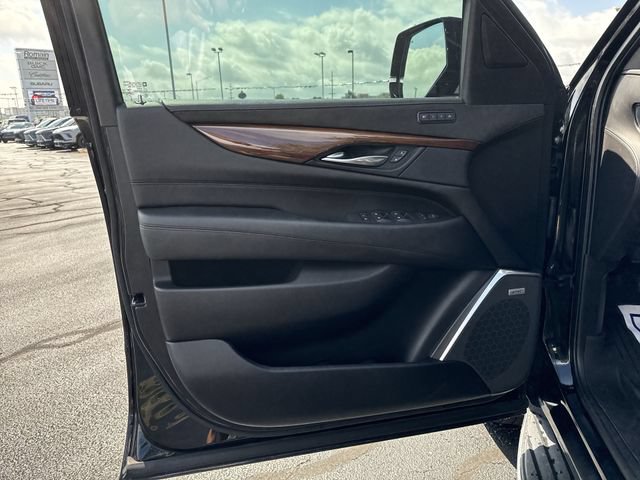 Used 2019 Cadillac Escalade Luxury AWD/4WD image 10