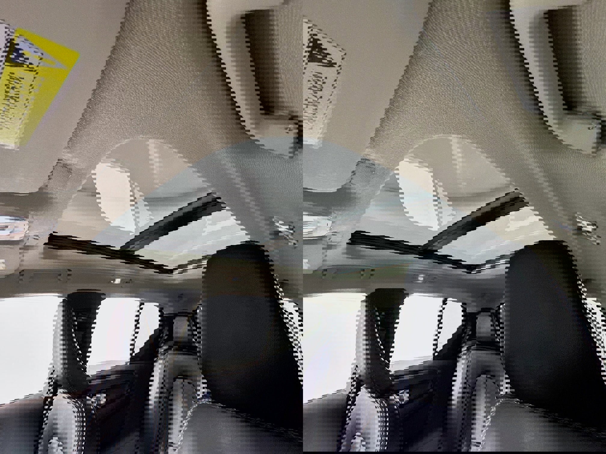 Used 2023 Volvo XC40 B5 Plus image 5