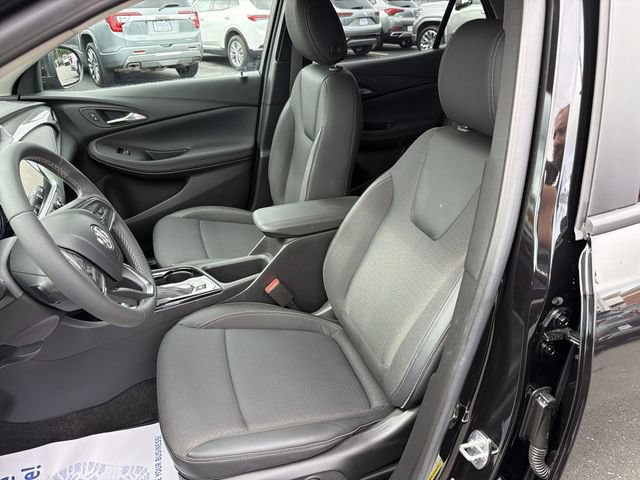 Used 2023 Buick Encore GX Select w/ Sport Touring Package FWD image 18