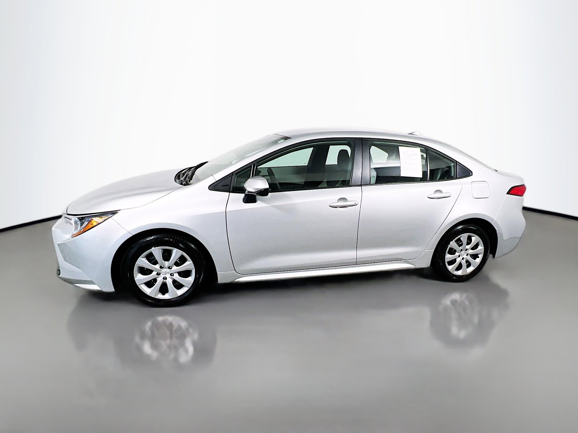 Used 2025 Toyota Corolla LE w/ Convenience Package FWD image 9