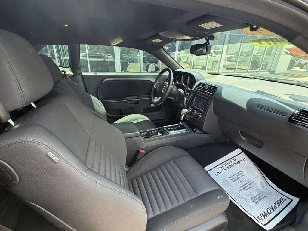 Used 2014 Dodge Challenger SXT RWD image 11
