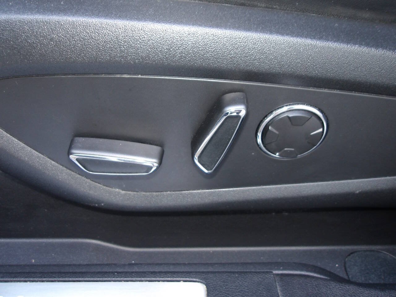 Used 2019 Lincoln MKC Reserve w/ MKC Climate Package FWD image 27