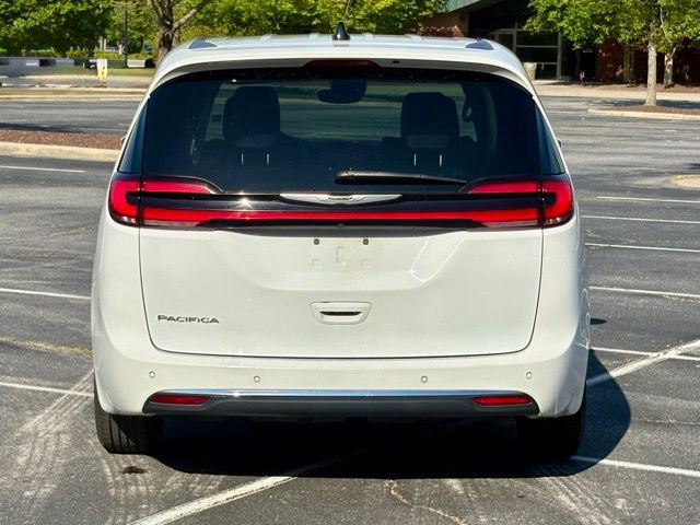 Used 2023 Chrysler Pacifica Touring-L FWD image 6