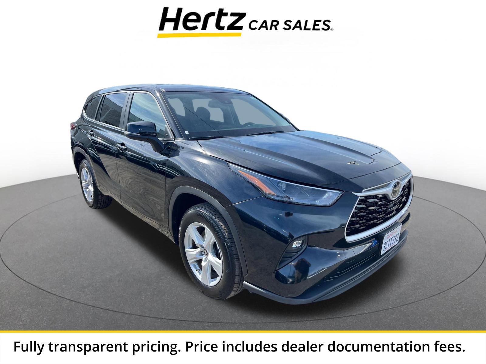 Used 2025 Toyota Highlander LE FWD image 1