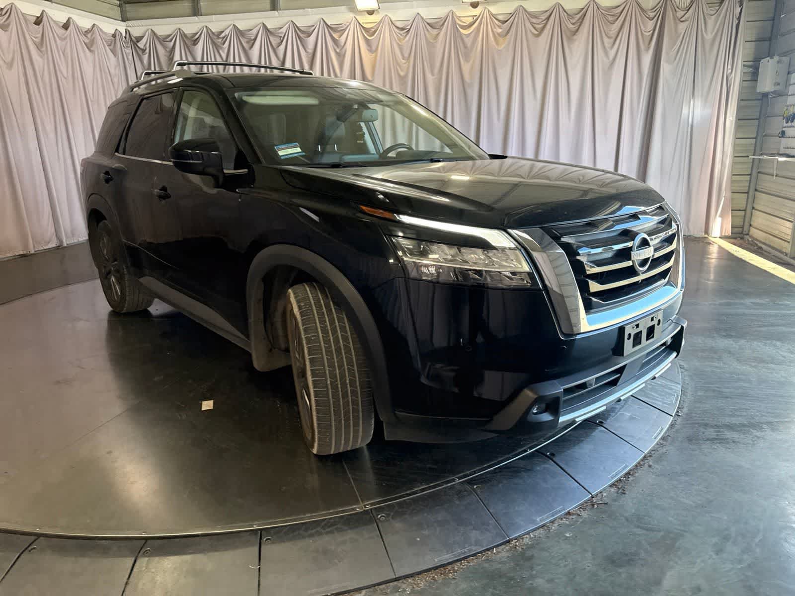 Used 2022 Nissan Pathfinder SL w/ SL Premium Package FWD image 3