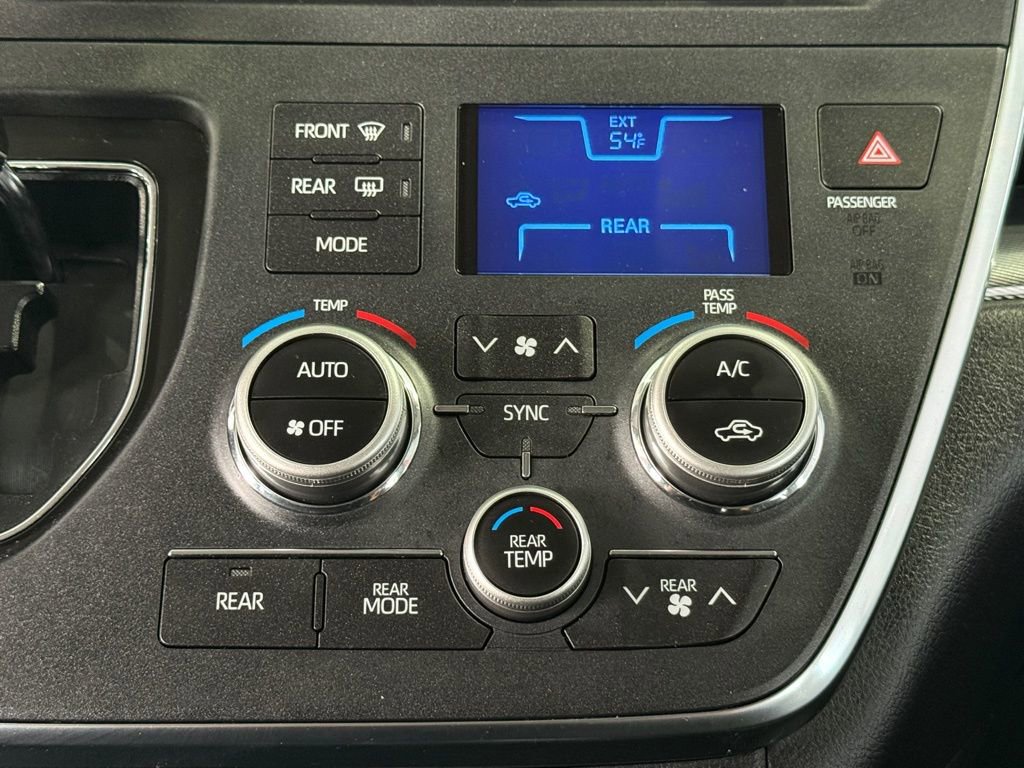 Certified 2019 Toyota Sienna SE image 30
