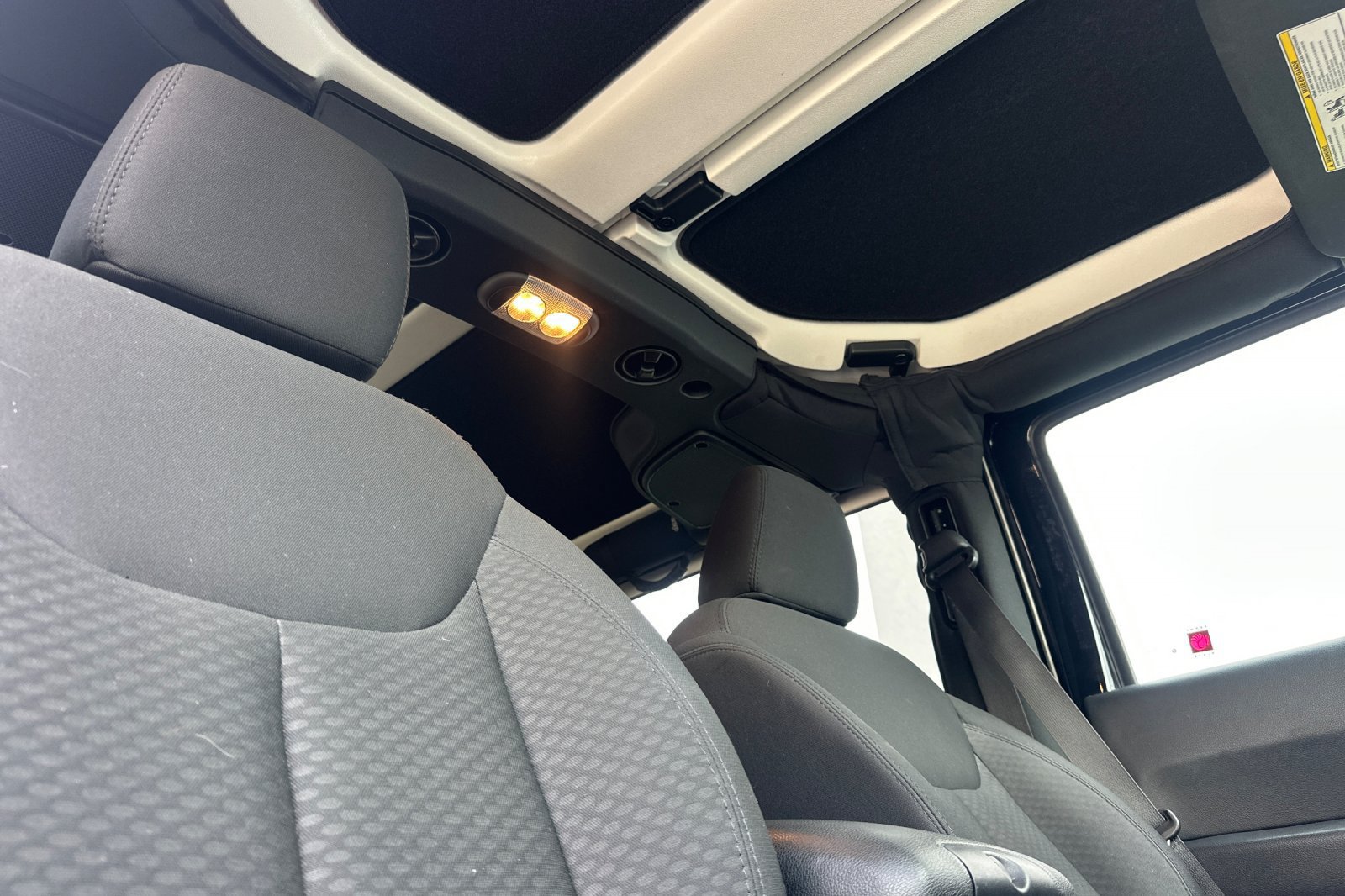 Used 2016 Jeep Wrangler Sport AWD/4WD image 18