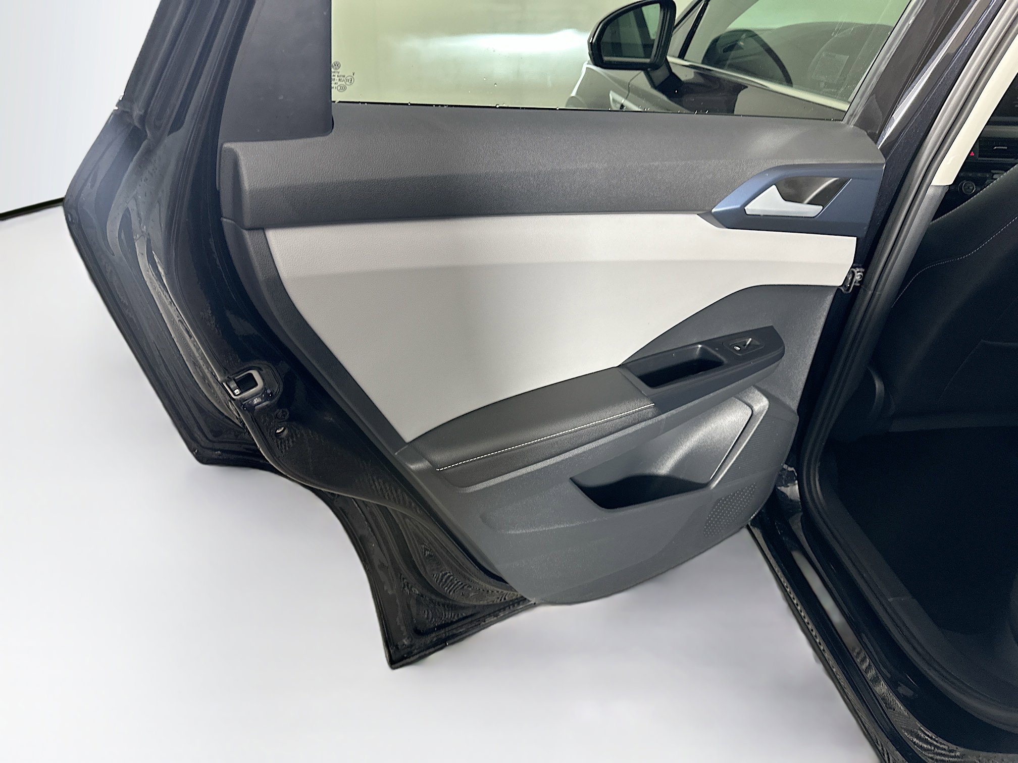 Used 2024 Volkswagen Taos SE image 26