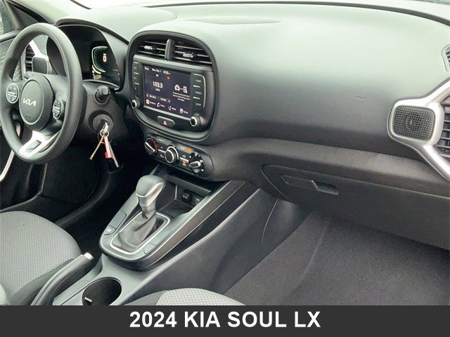 Used 2024 Kia Soul LX w/ Option Group 015 image 17
