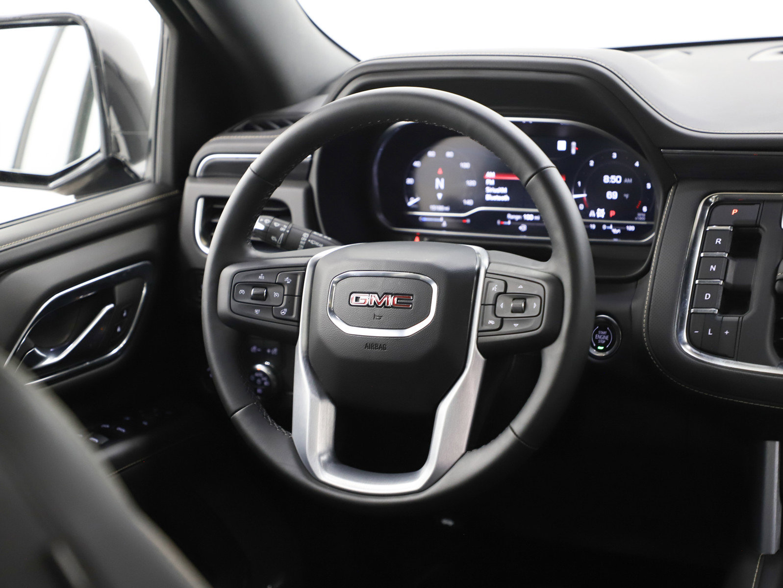 Used 2023 GMC Yukon XL SLT w/ SLT Premium Package image 15