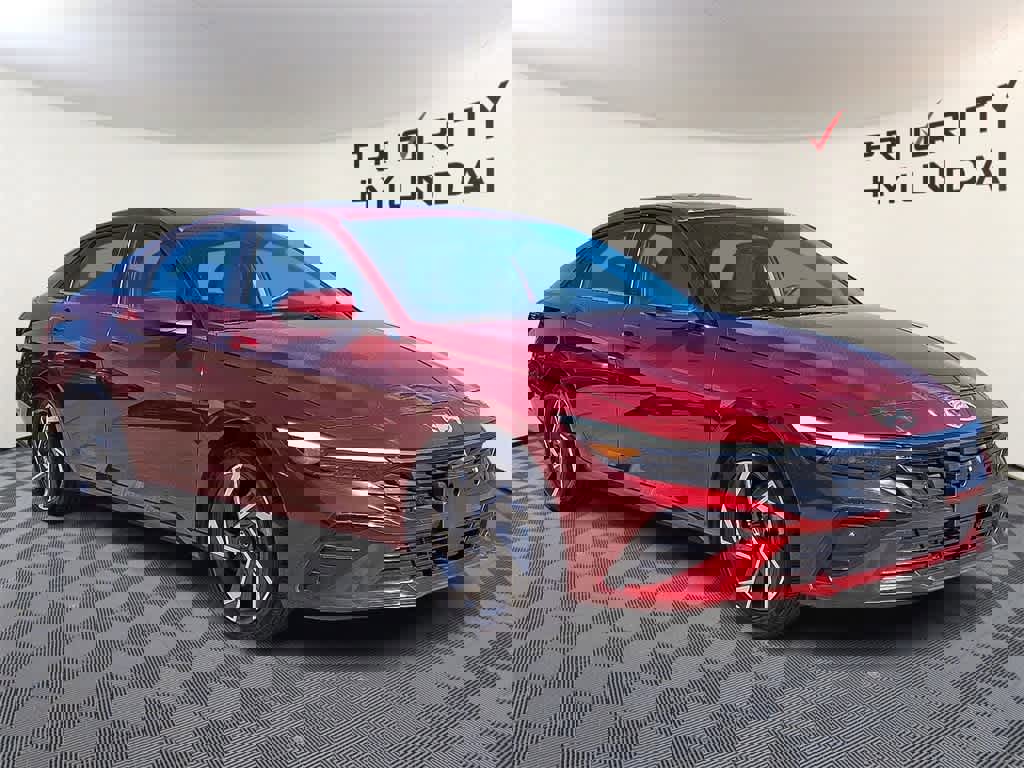 Used 2025 Hyundai Elantra Limited image 3