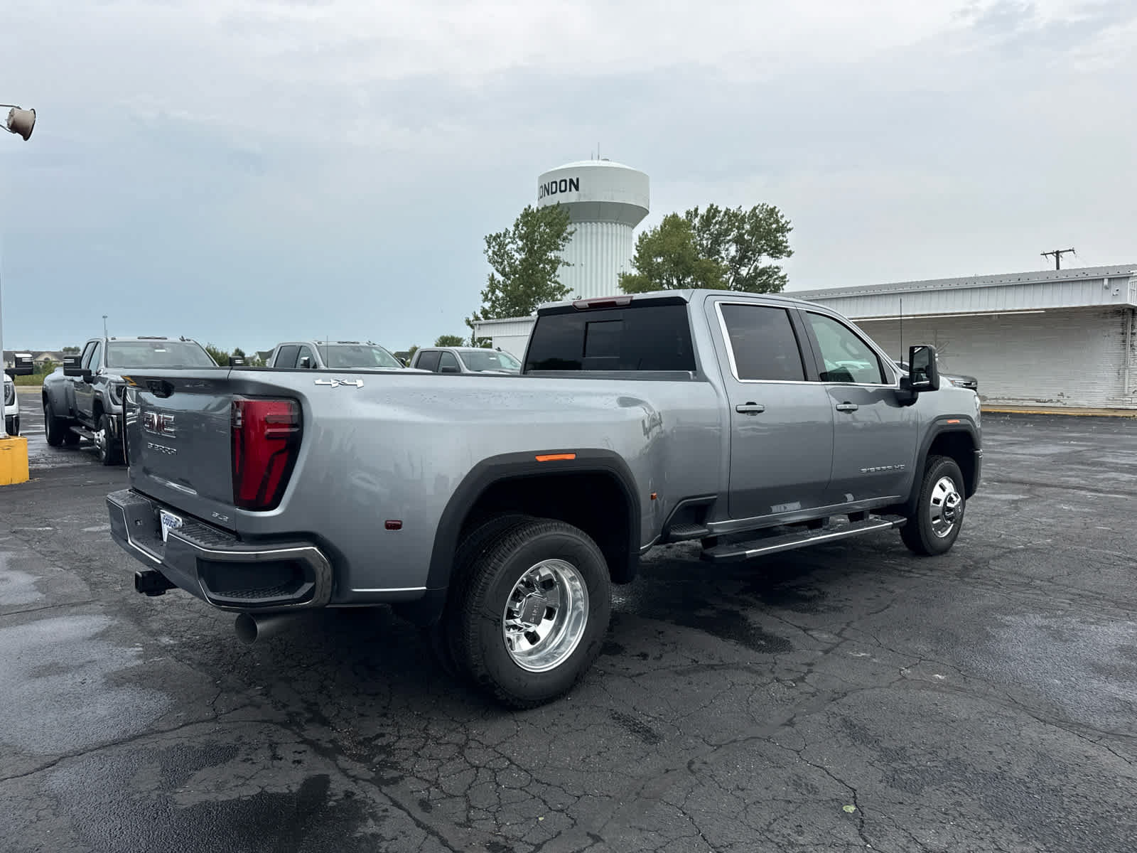 New 2026 GMC Sierra 3500 SLE w/ Preferred Package AWD/4WD image 5