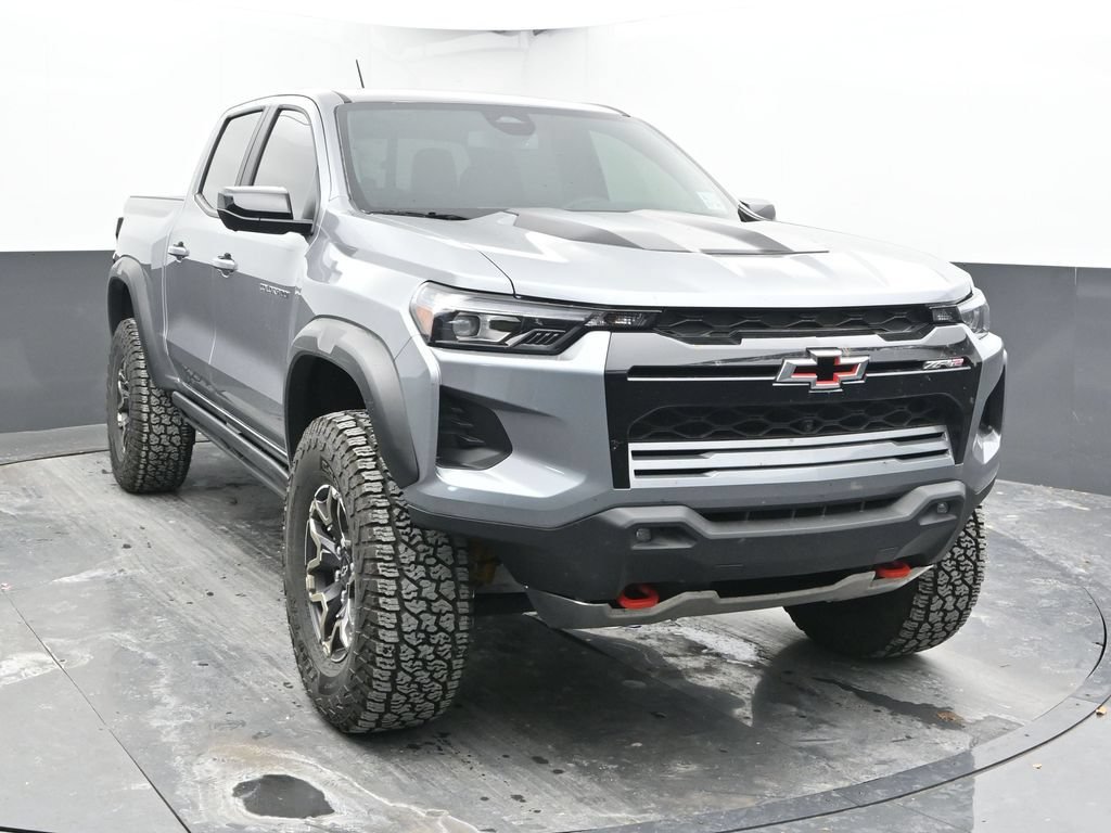 Used 2024 Chevrolet Colorado ZR2 w/ ZR2 Convenience Package III AWD/4WD image 2