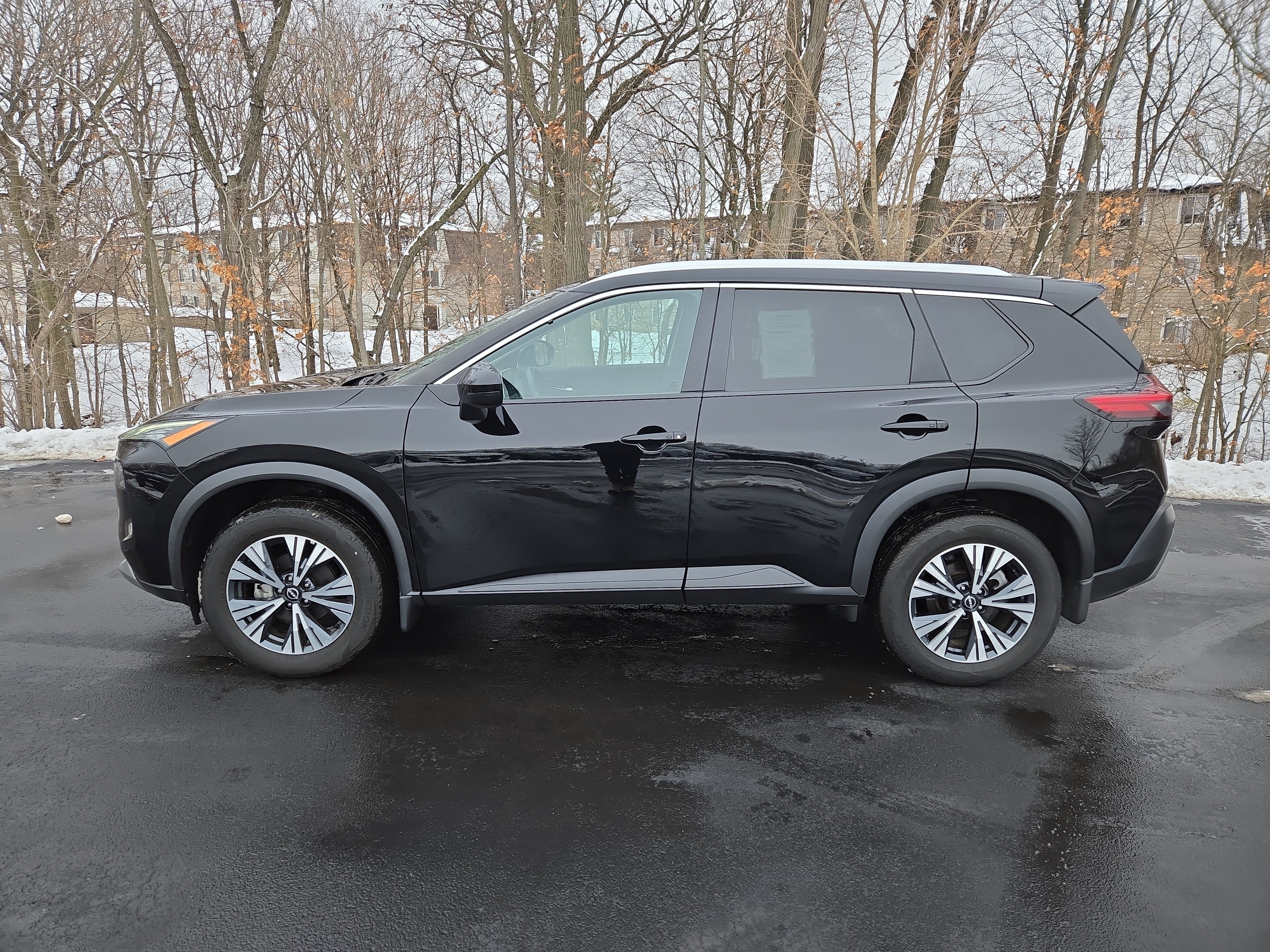 Used 2022 Nissan Rogue SV w/ SV Premium Package image 5