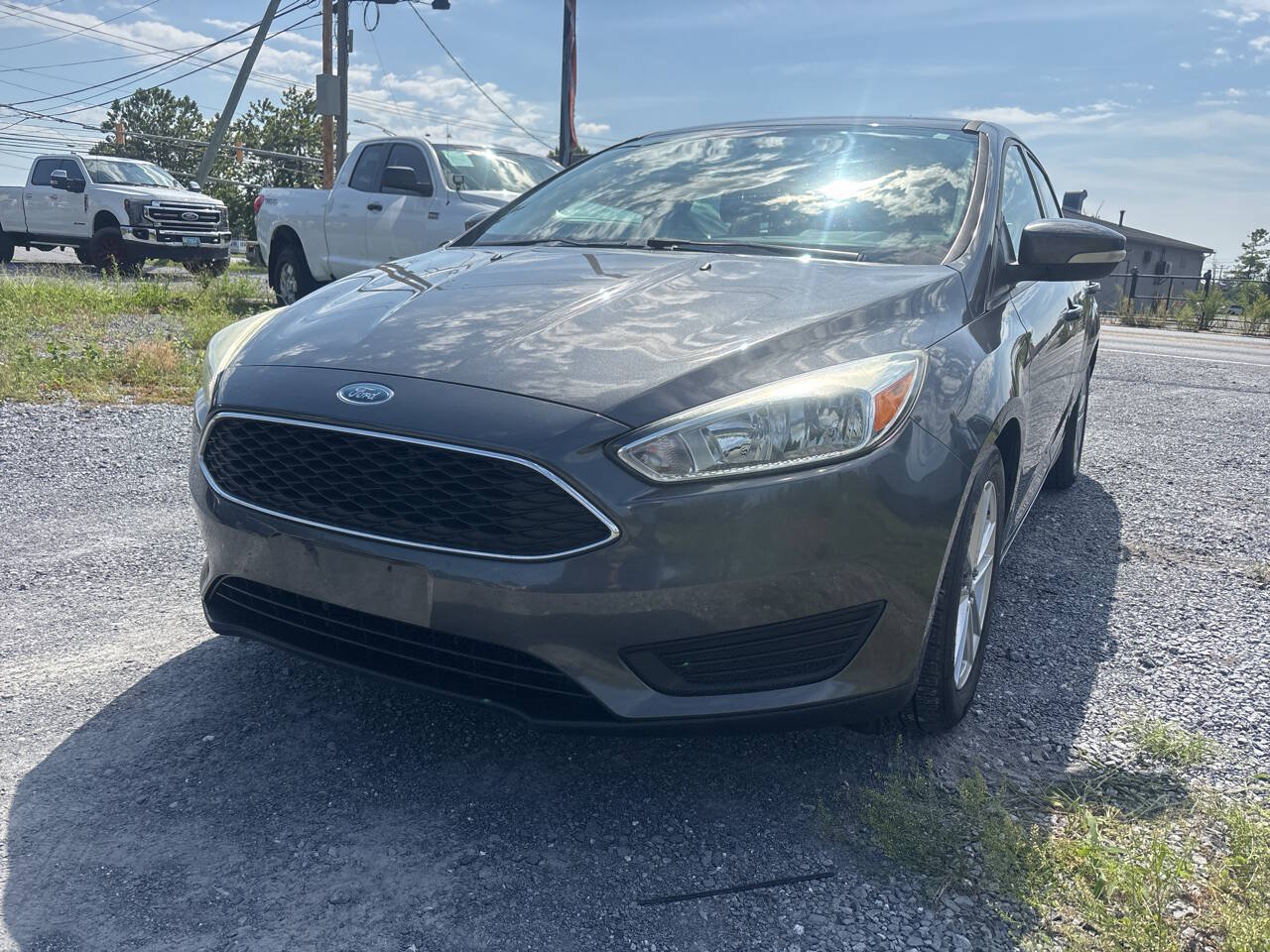 Used 2015 Ford Focus SE FWD image 2