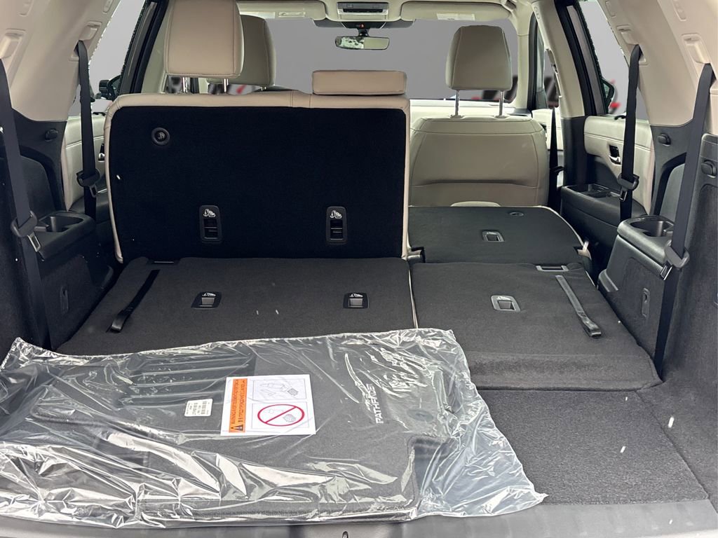 New 2025 Nissan Pathfinder SL image 11
