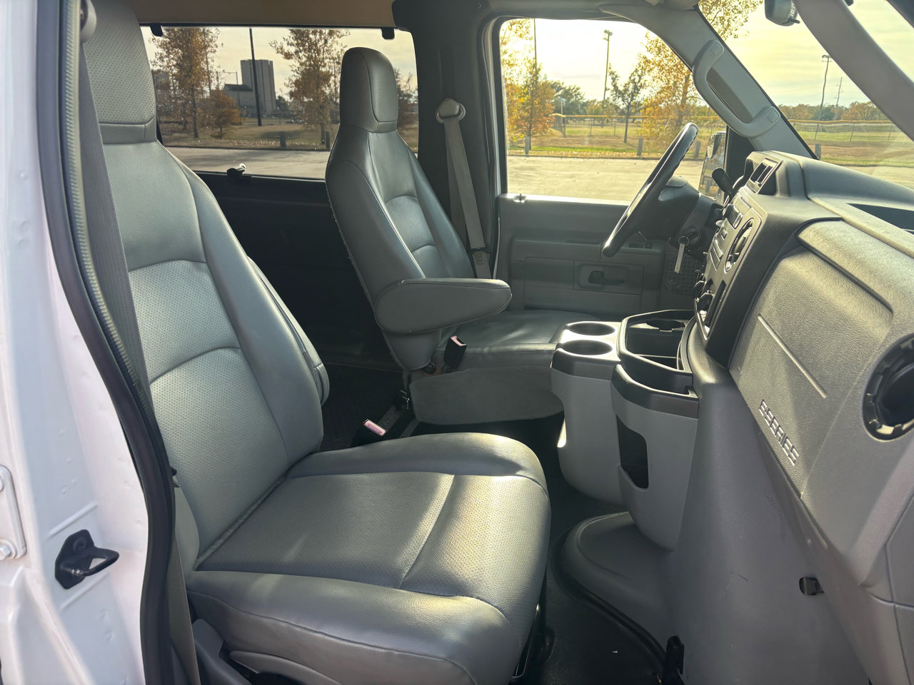 Used 2014 Ford E-150 and Econoline 150 Extended w/ Power Group image 8