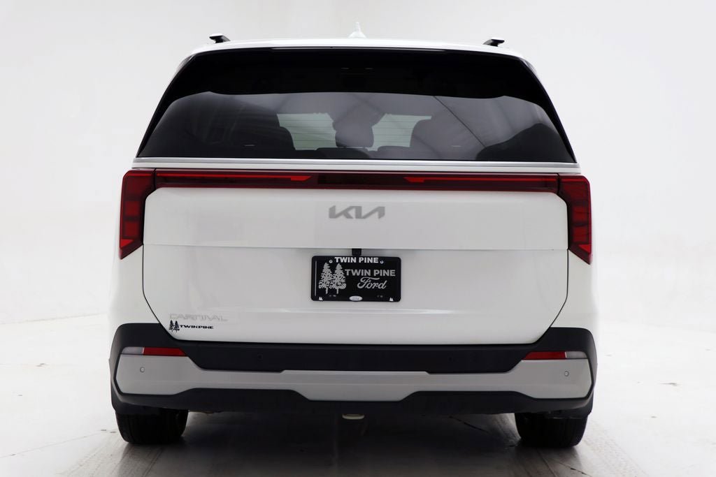 Used 2025 Kia Carnival EX FWD image 8