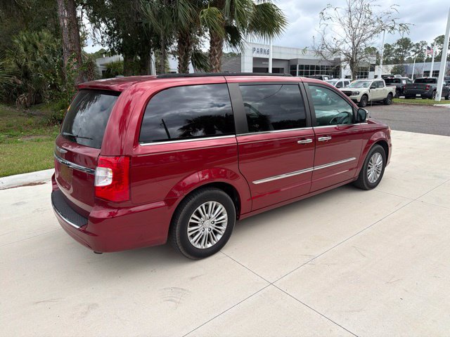 Used 2015 Chrysler Town & Country Touring-L w/ Driver Convenience Group FWD image 4