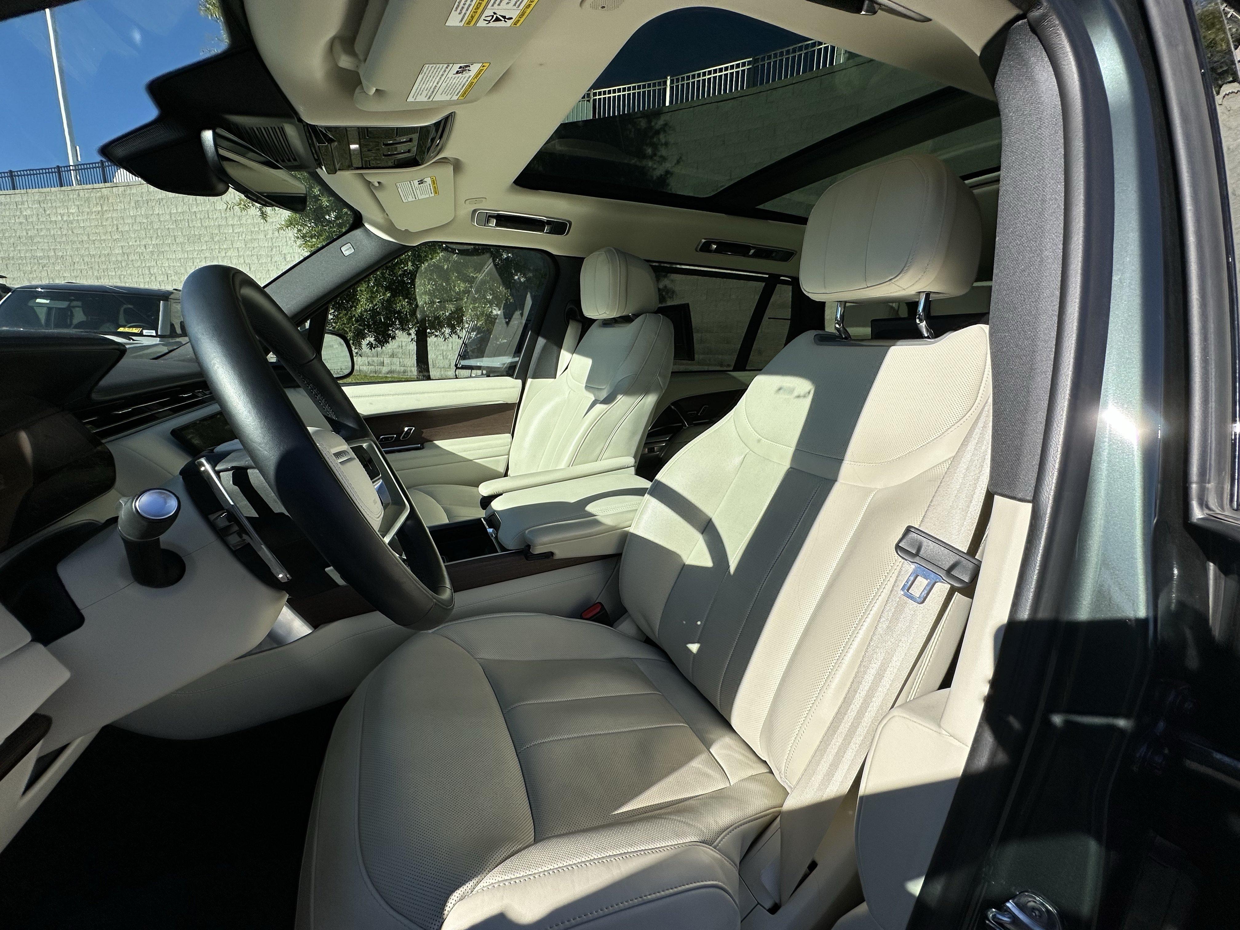 Certified 2024 Land Rover Range Rover Long Wheelbase SE AWD/4WD image 15