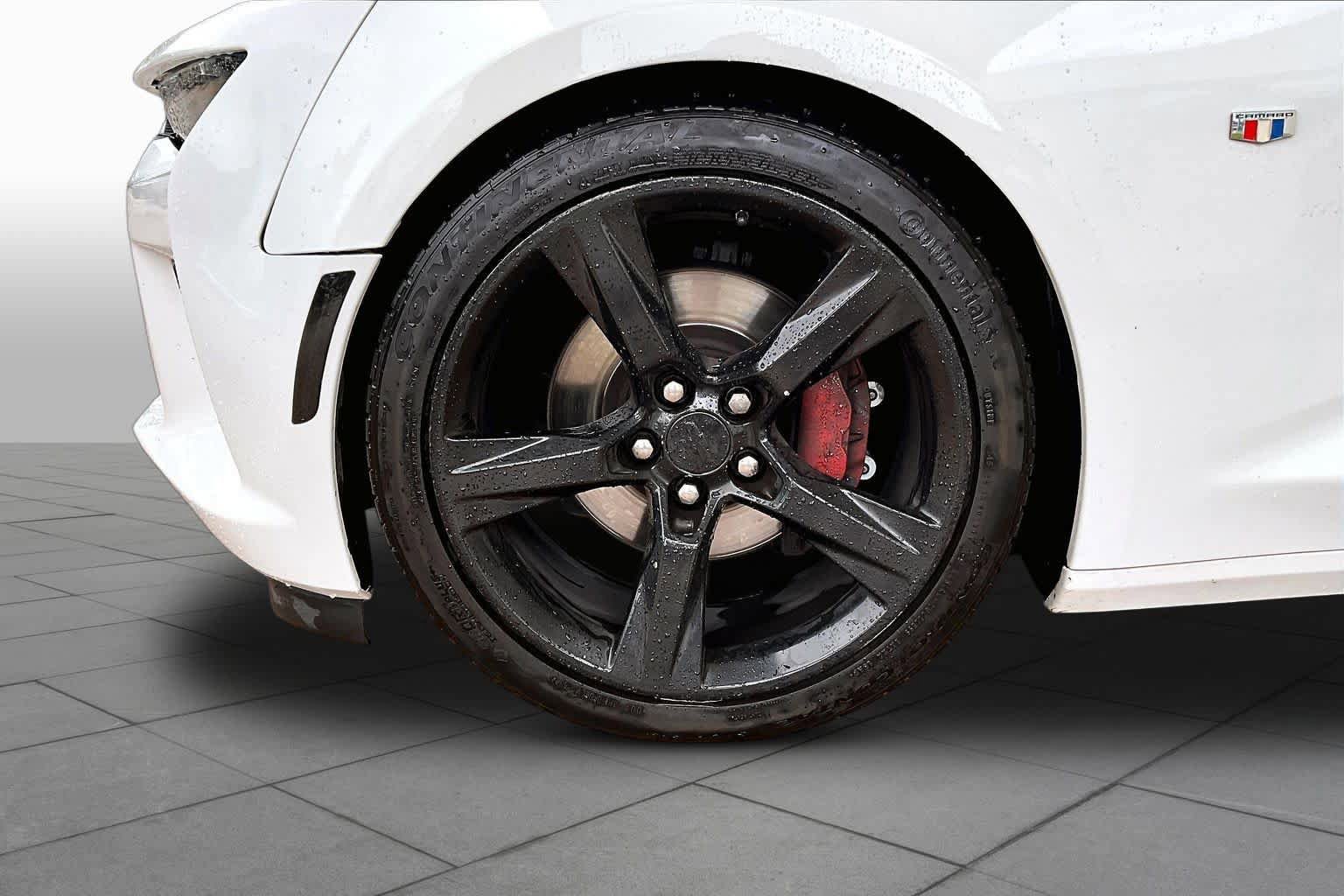 Used 2018 Chevrolet Camaro SS RWD image 10