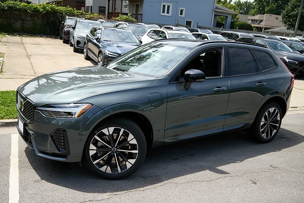 New 2026 Volvo XC60 T8 Plus w/ Protection Package Premier AWD/4WD image 3