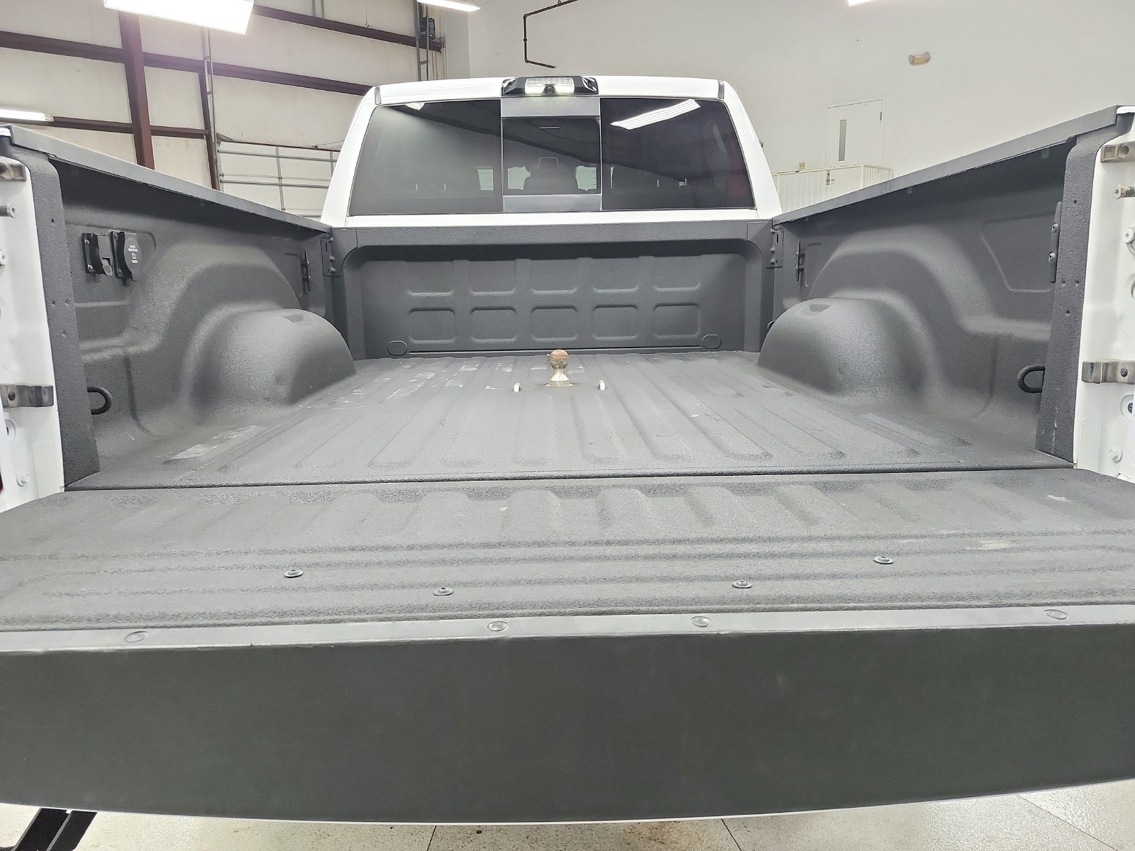 Used 2025 RAM 2500 Laramie AWD/4WD image 43