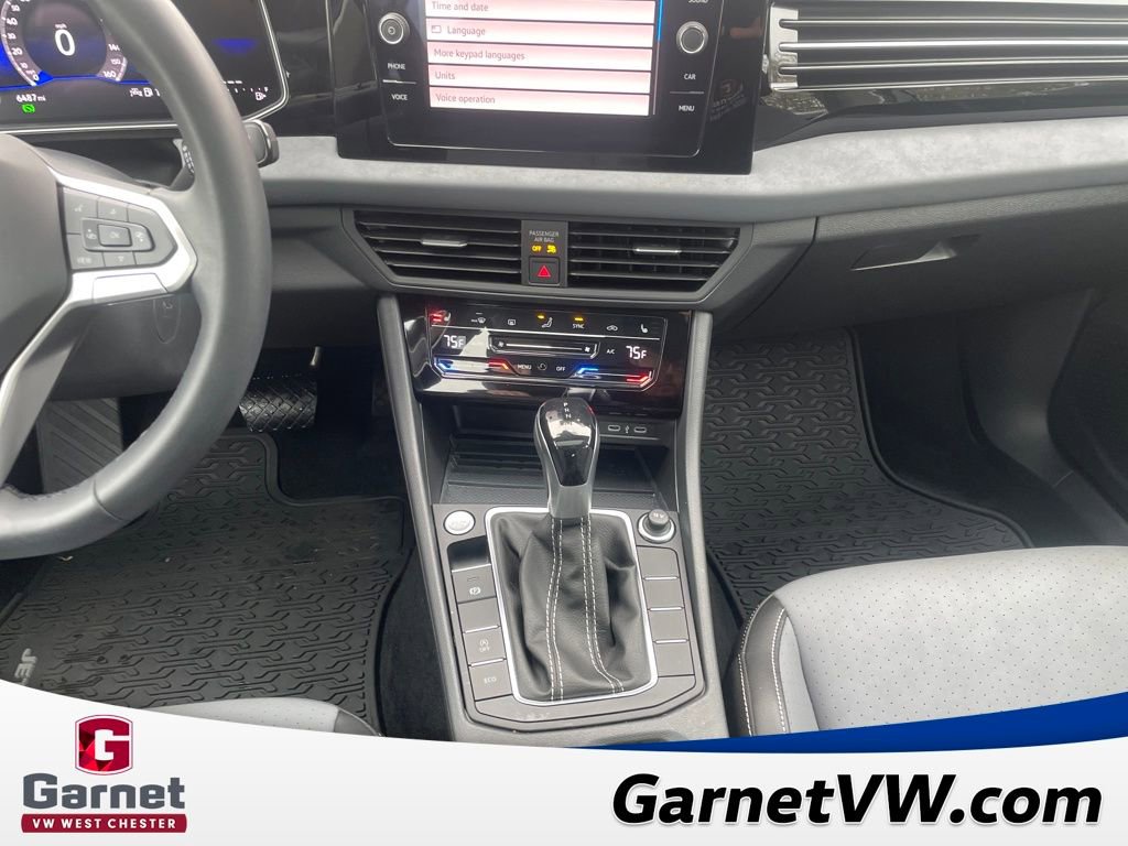 Certified 2025 Volkswagen Jetta SE image 18