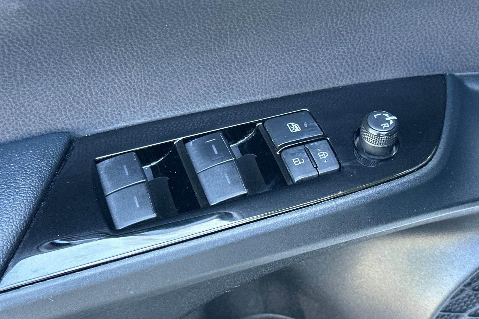 Used 2019 Toyota Prius Prime Premium image 13