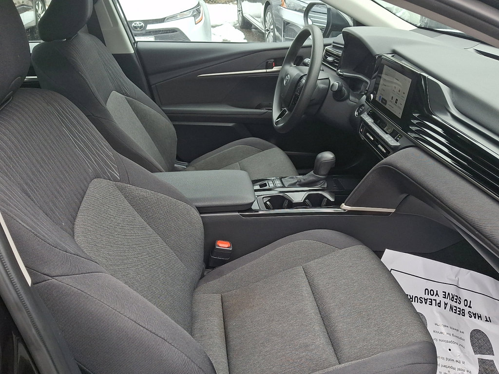 Used 2025 Toyota Camry LE image 11