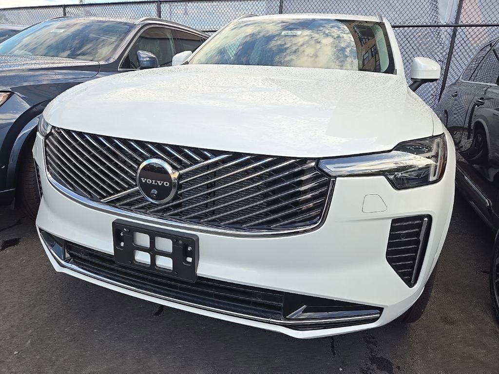 New 2026 Volvo XC90 B5 Plus w/ Protection Package Premier image 3