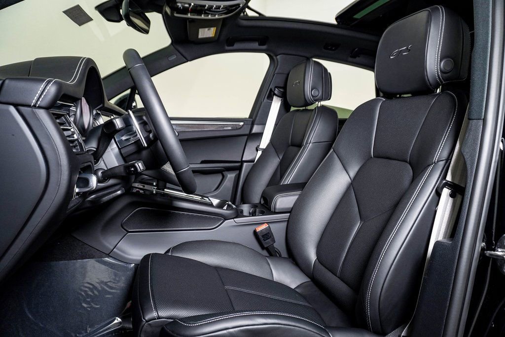 New 2026 Porsche Macan GTS image 5