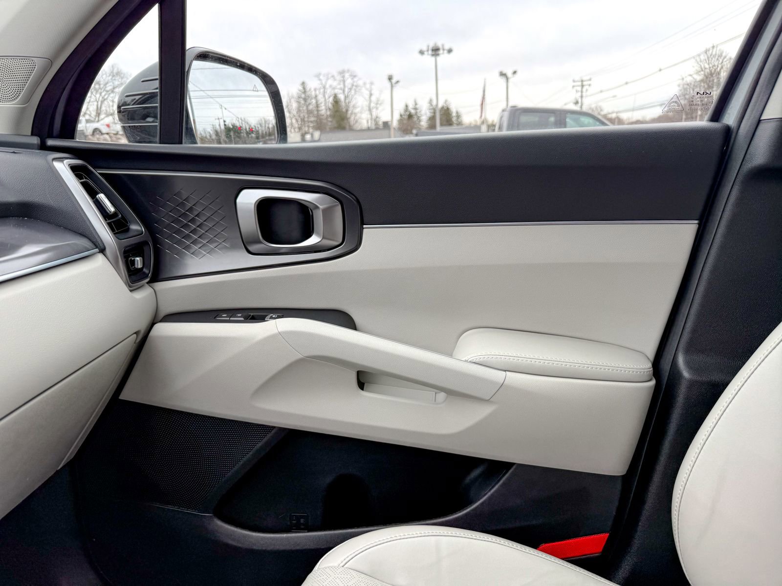 Used 2023 Kia Sorento S image 41