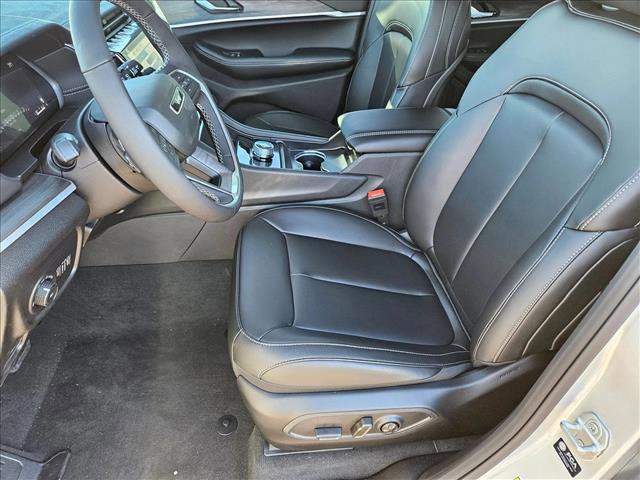 New 2025 Jeep Grand Cherokee L Limited w/ Black Appearance Package image 4