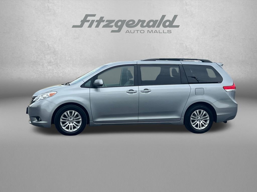Used 2014 Toyota Sienna XLE FWD image 4