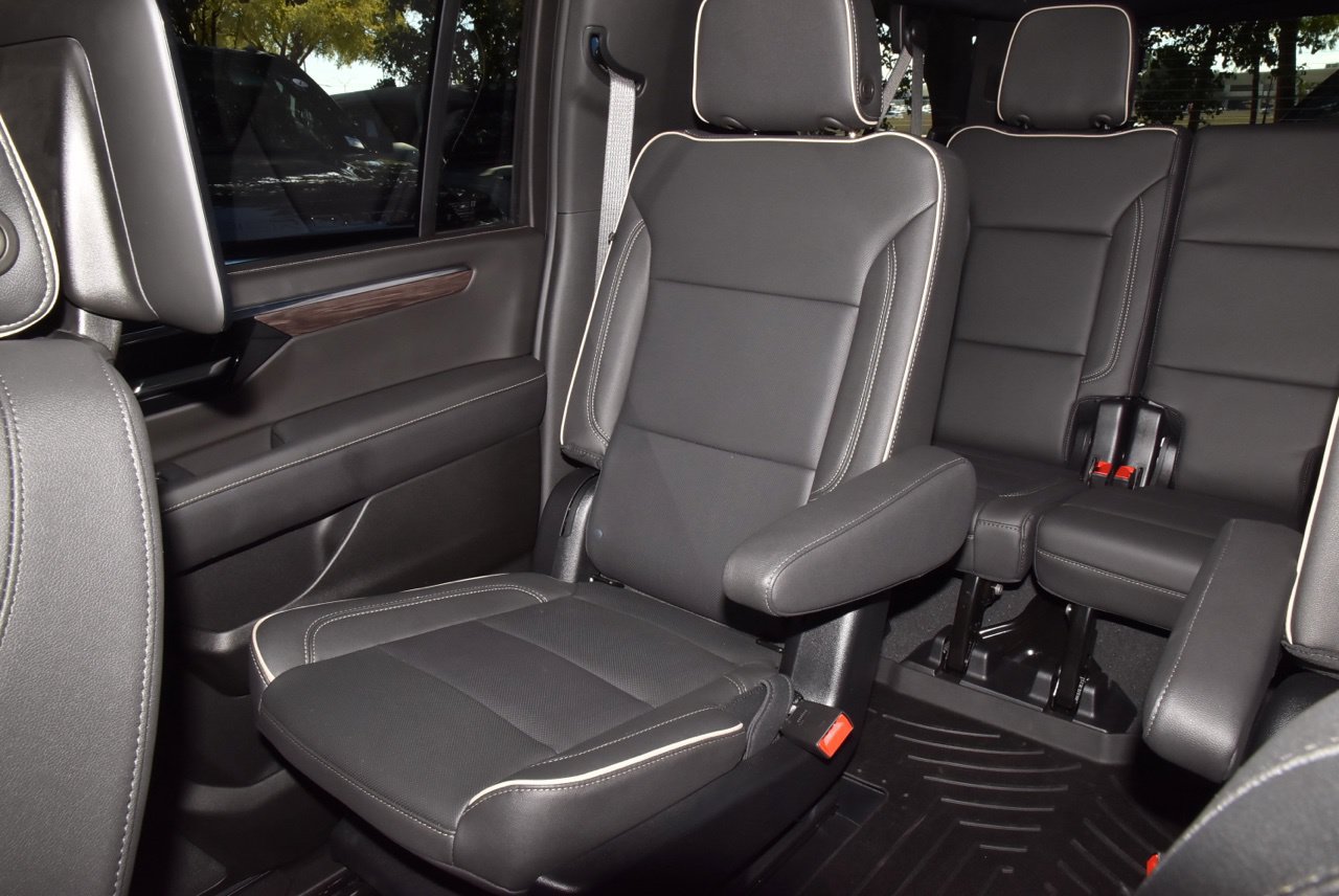 Used 2026 Chevrolet Suburban Premier RWD image 22