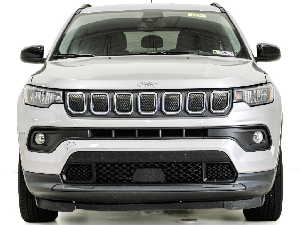 Used 2022 Jeep Compass Latitude w/ Convenience Group AWD/4WD image 2