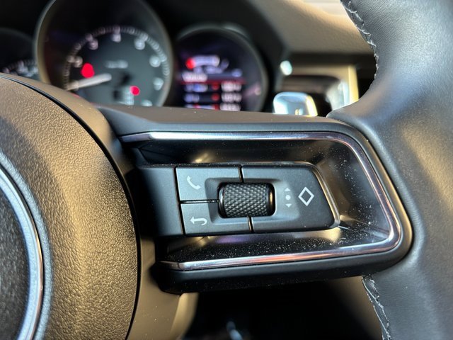 Certified 2025 Porsche Macan image 16