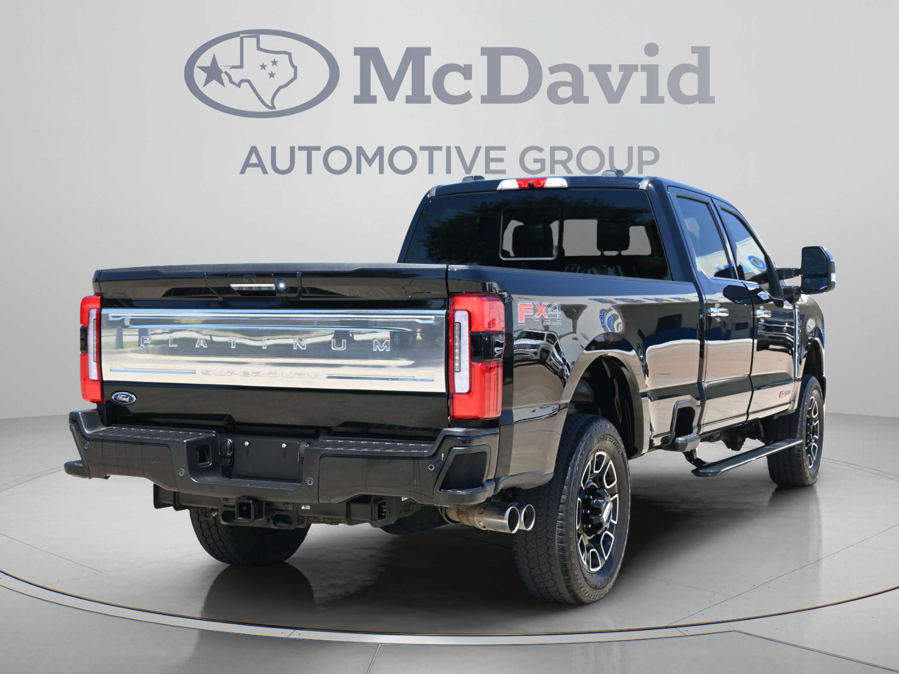 Used 2023 Ford F350 Platinum w/ FX4 Off-Road Package AWD/4WD image 10