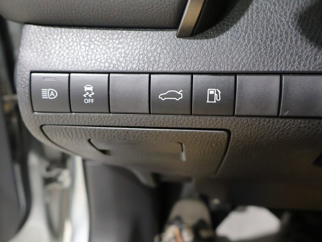 Used 2018 Toyota Camry SE w/ Audio Package FWD image 31