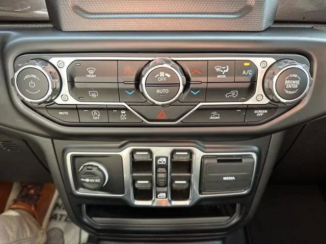 Certified 2022 Jeep Gladiator Sport image 16